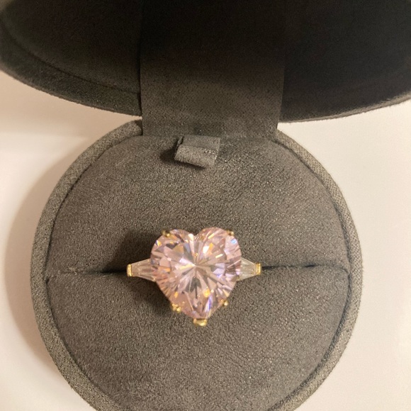 Pink Heart Gold 3 Stone Ring inspired by JLo & Ben Engagement Rock Size 7 - Picture 3 of 5